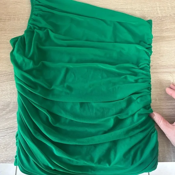 Pretty Garden Ruched Green One Shoulder Cocktail Dress. Size Large. - Picture 7 of 12